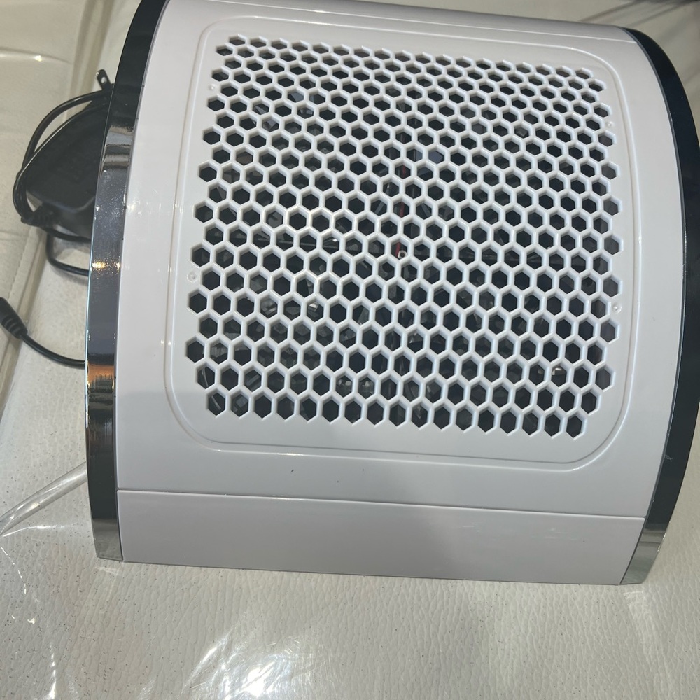Nail dust collector